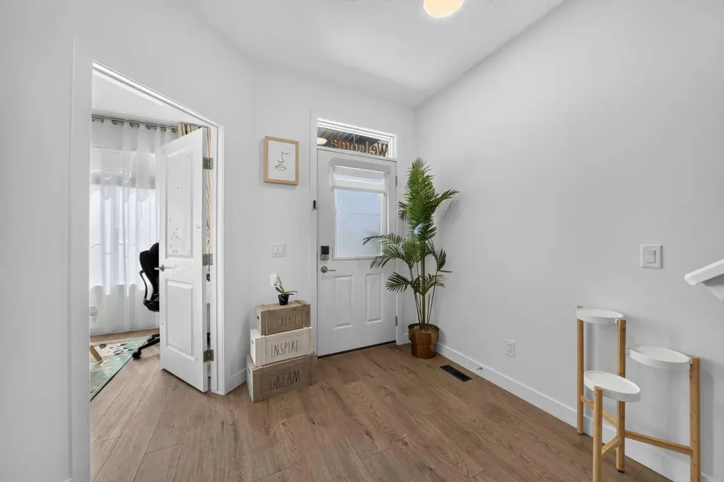 289 Magnolia Way SE Calgary AB T3M 3S5
