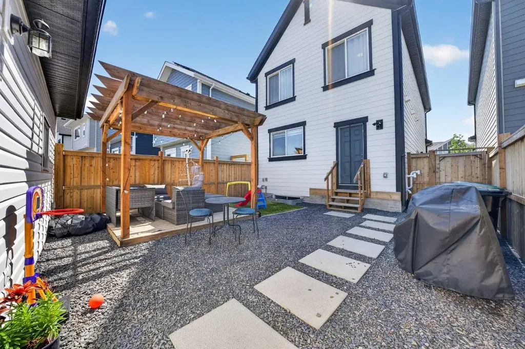 289 Magnolia Way SE Calgary AB T3M 3S5