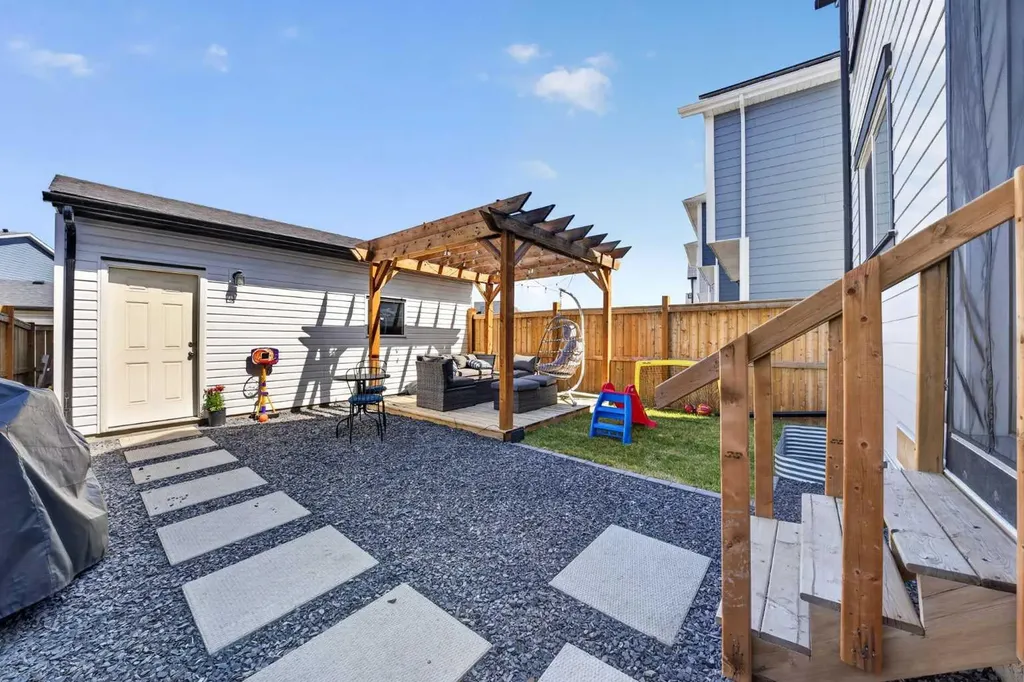 289 Magnolia Way SE Calgary AB T3M 3S5