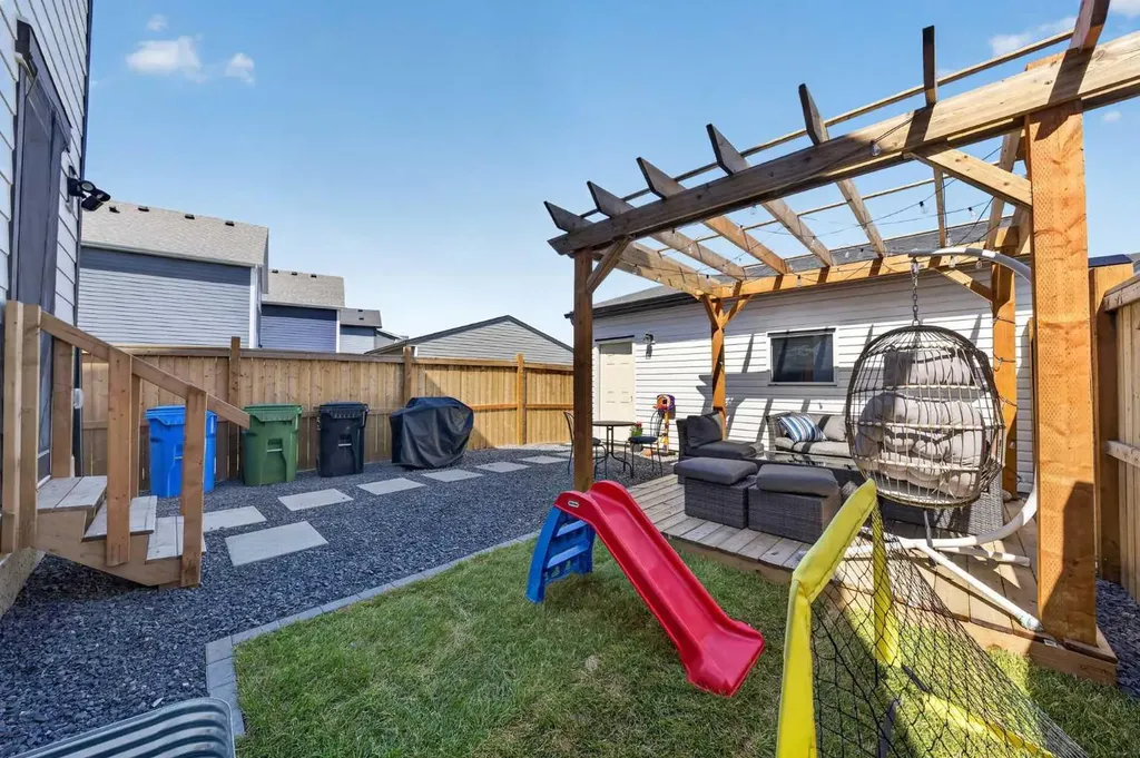 289 Magnolia Way SE Calgary AB T3M 3S5