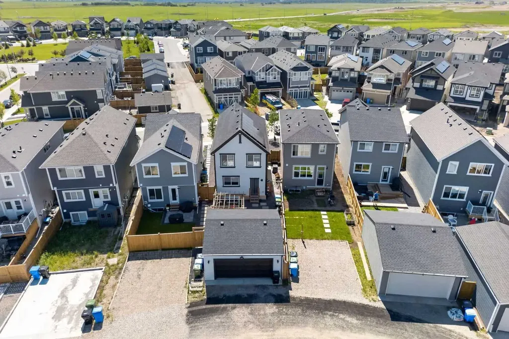 289 Magnolia Way SE Calgary AB T3M 3S5