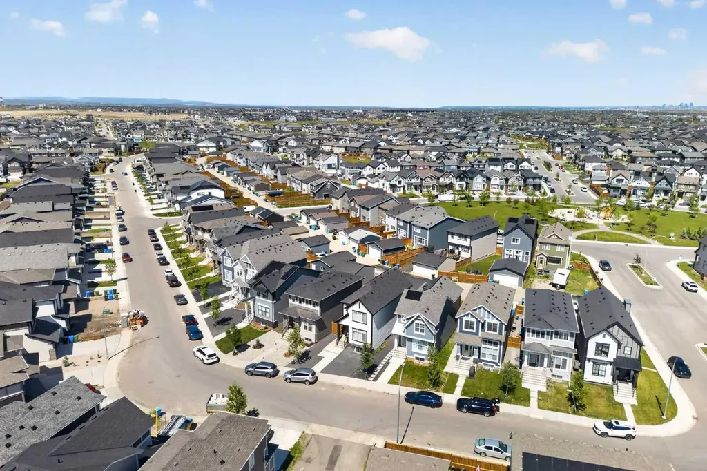 289 Magnolia Way SE Calgary AB T3M 3S5