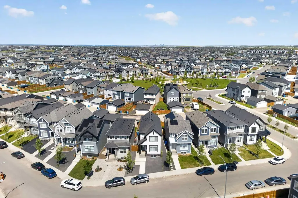 289 Magnolia Way SE Calgary AB T3M 3S5