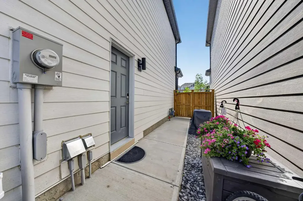 289 Magnolia Way SE Calgary AB T3M 3S5