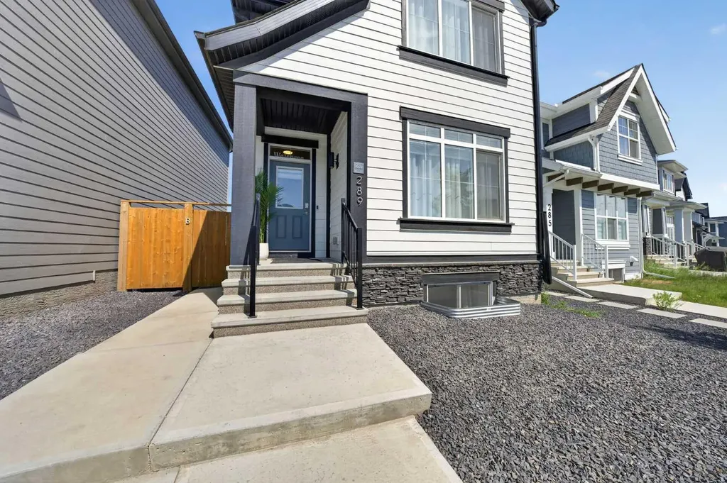 289 Magnolia Way SE Calgary AB T3M 3S5