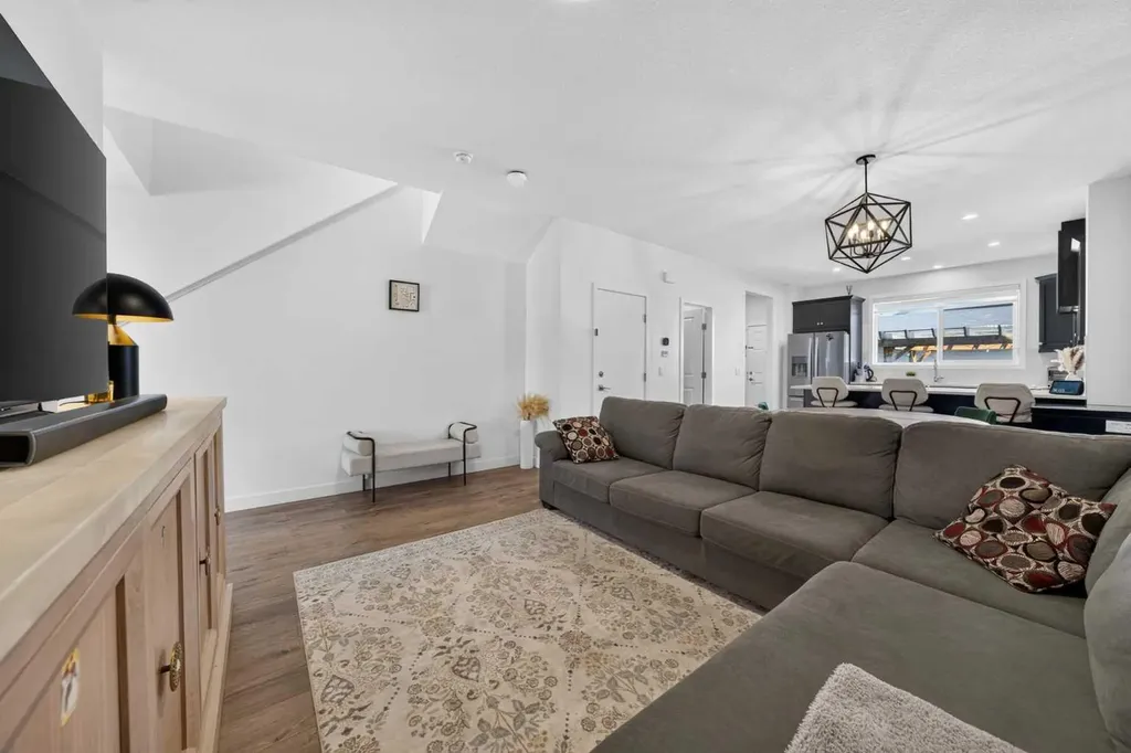 289 Magnolia Way SE Calgary AB T3M 3S5