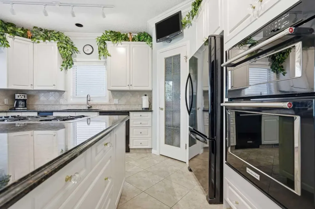1649 Evergreen Hill SW Calgary AB T2Y 3B6