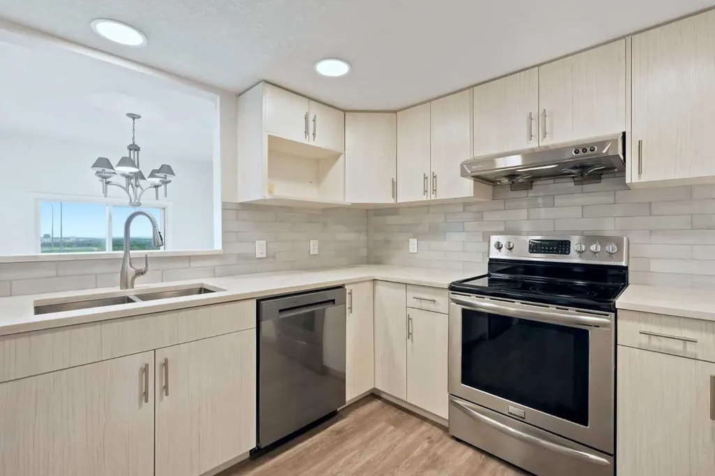 5810 Patina Drive SW Calgary AB T3H 2Y6