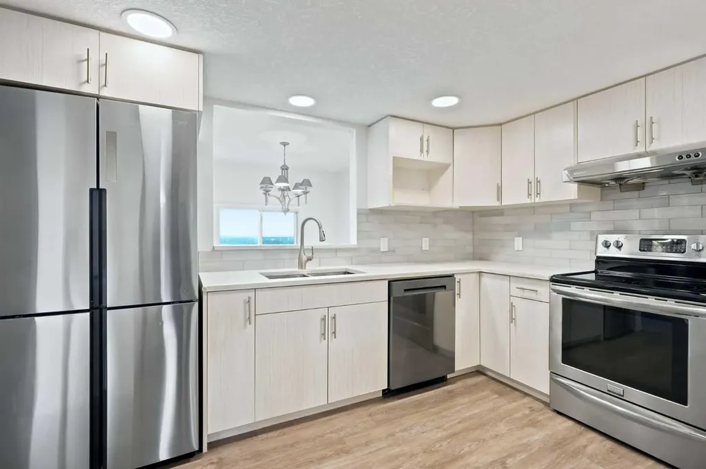 5810 Patina Drive SW Calgary AB T3H 2Y6