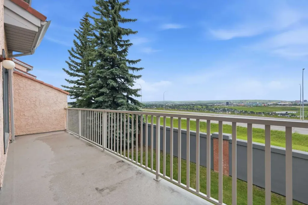 5810 Patina Drive SW Calgary AB T3H 2Y6