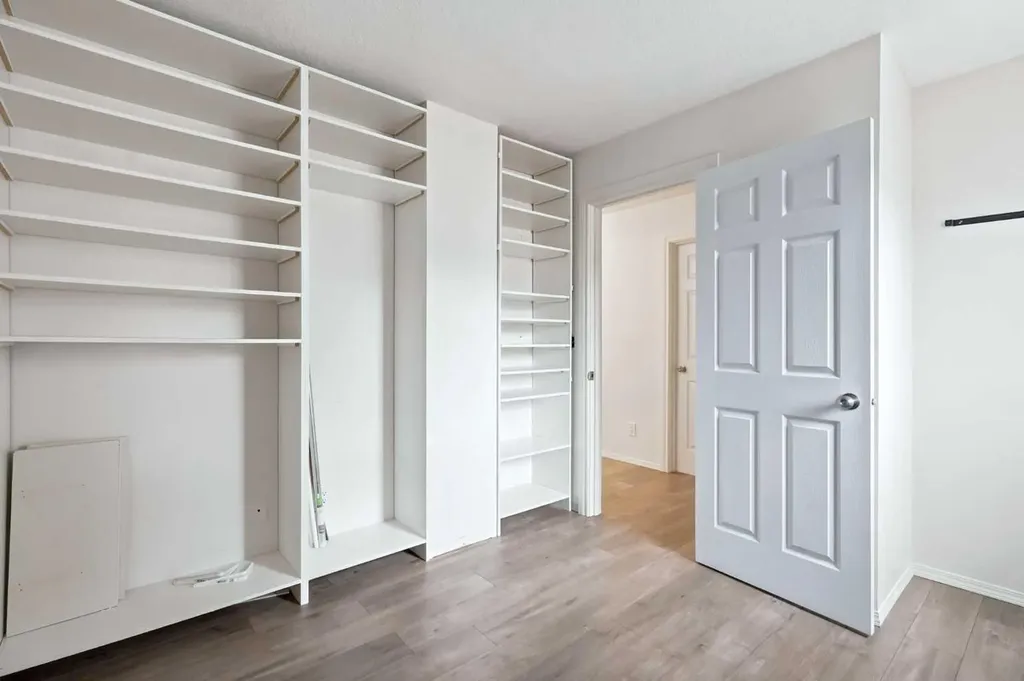 5810 Patina Drive SW Calgary AB T3H 2Y6