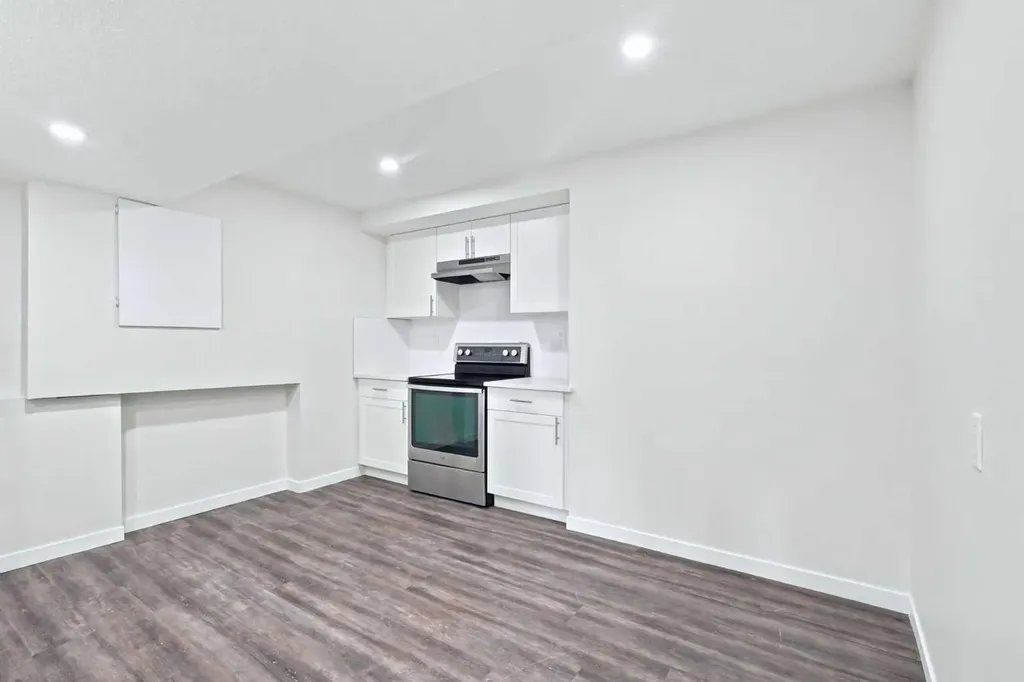 5810 Patina Drive SW Calgary AB T3H 2Y6