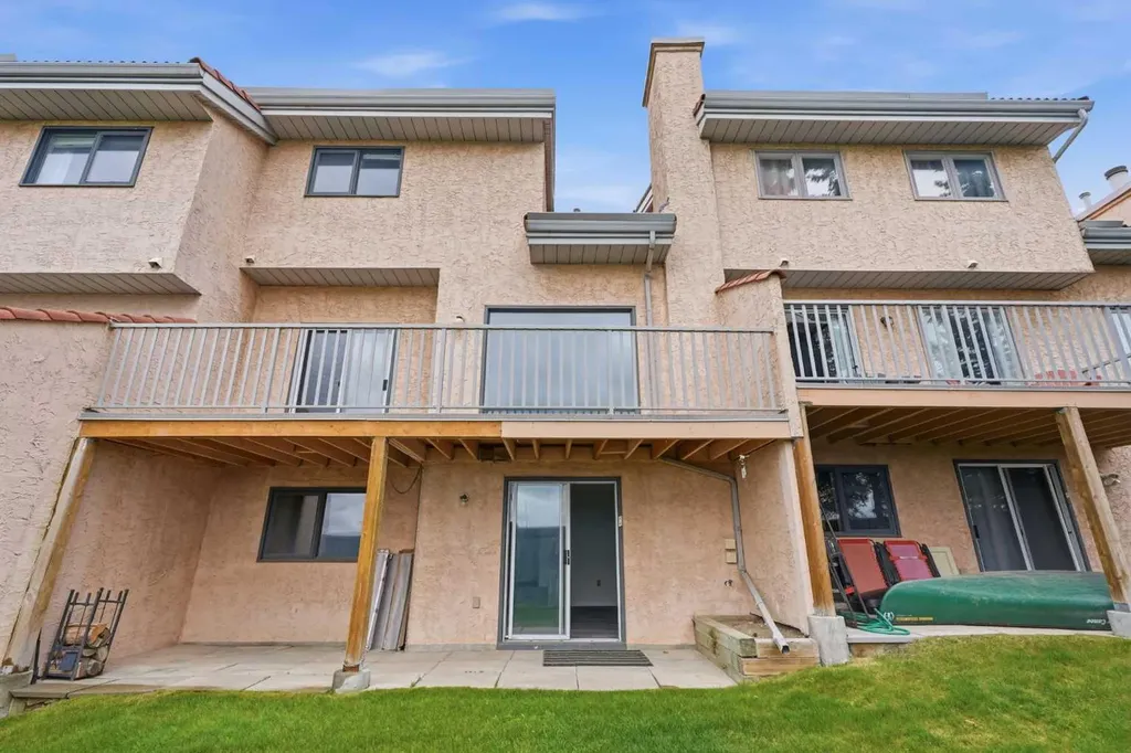 5810 Patina Drive SW Calgary AB T3H 2Y6