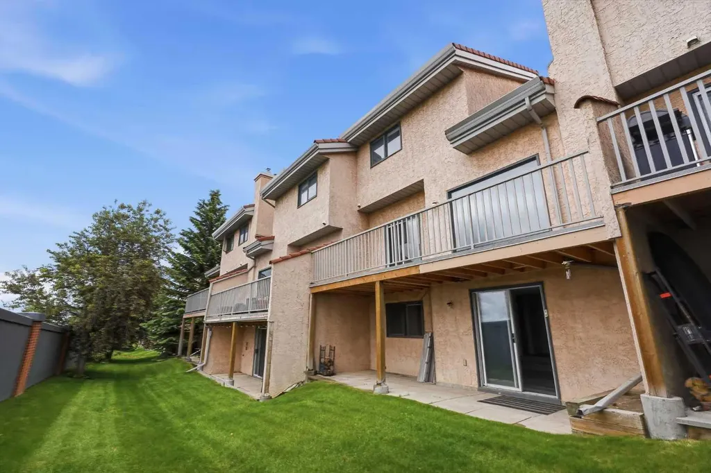 5810 Patina Drive SW Calgary AB T3H 2Y6