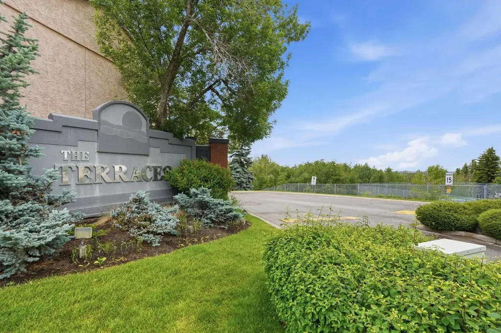 5810 Patina Drive SW Calgary AB T3H 2Y6