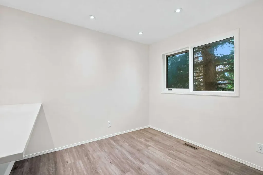 5810 Patina Drive SW Calgary AB T3H 2Y6