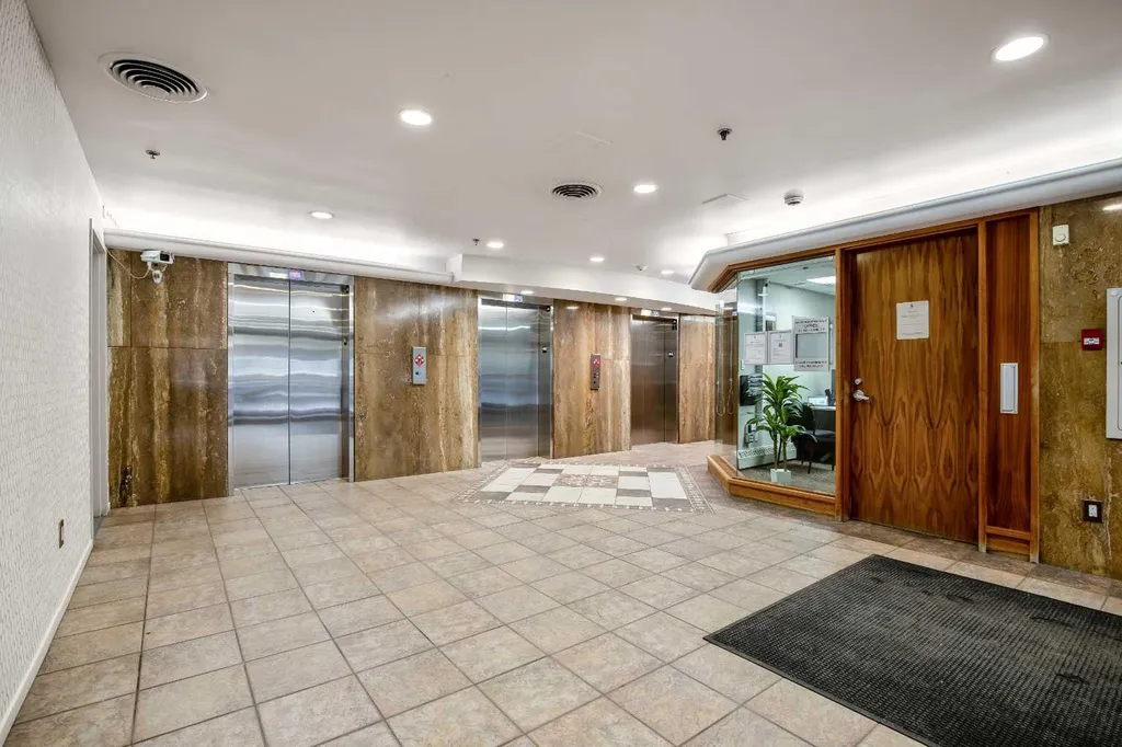 221 6 Avenue SE Calgary AB T2G 4Z9