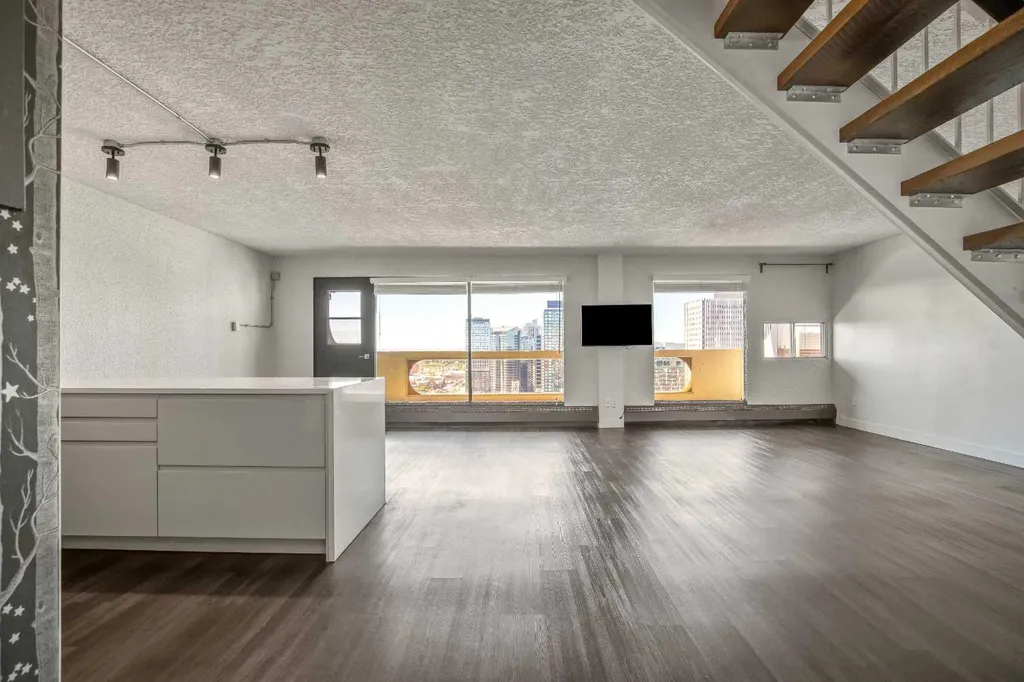 221 6 Avenue SE Calgary AB T2G 4Z9