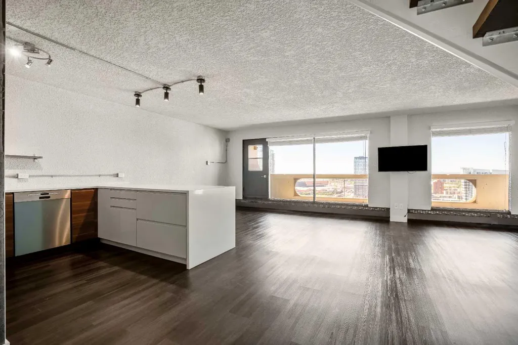221 6 Avenue SE Calgary AB T2G 4Z9