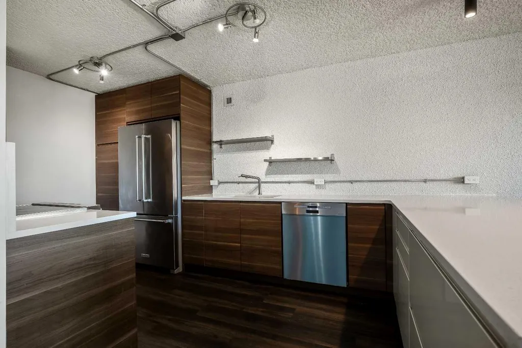 221 6 Avenue SE Calgary AB T2G 4Z9