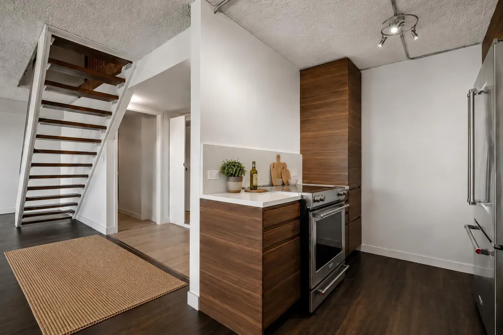 221 6 Avenue SE Calgary AB T2G 4Z9