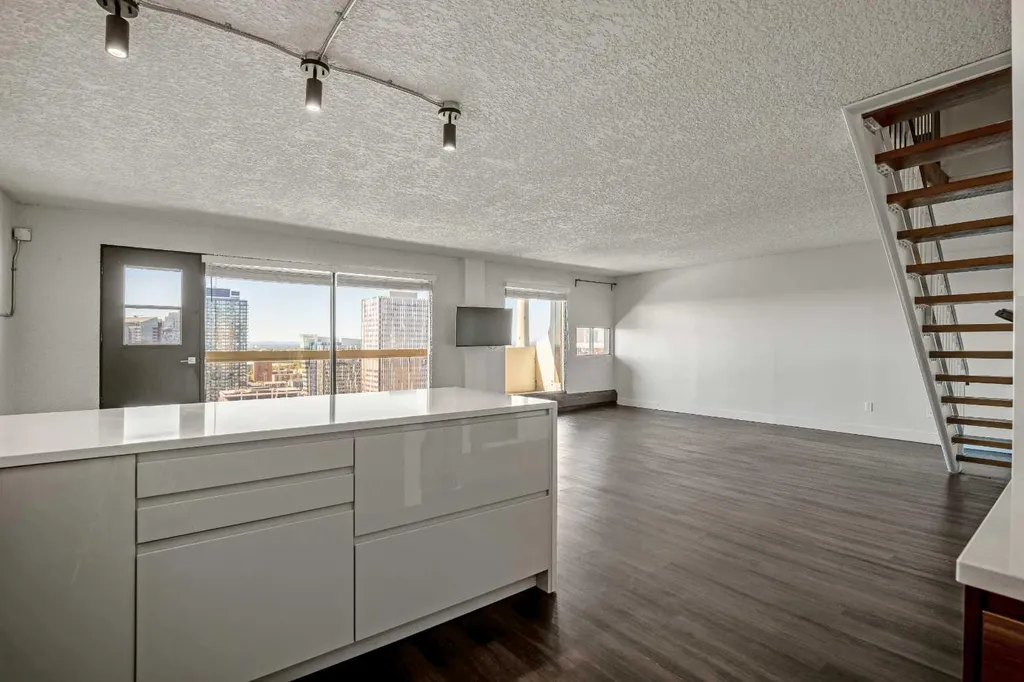 221 6 Avenue SE Calgary AB T2G 4Z9