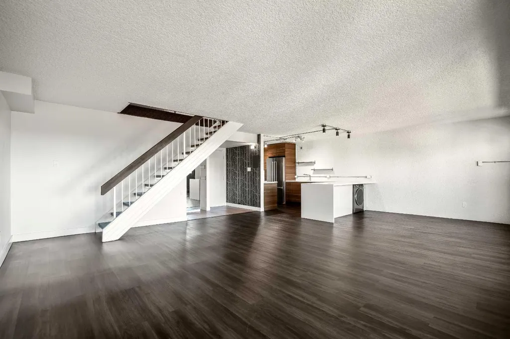221 6 Avenue SE Calgary AB T2G 4Z9