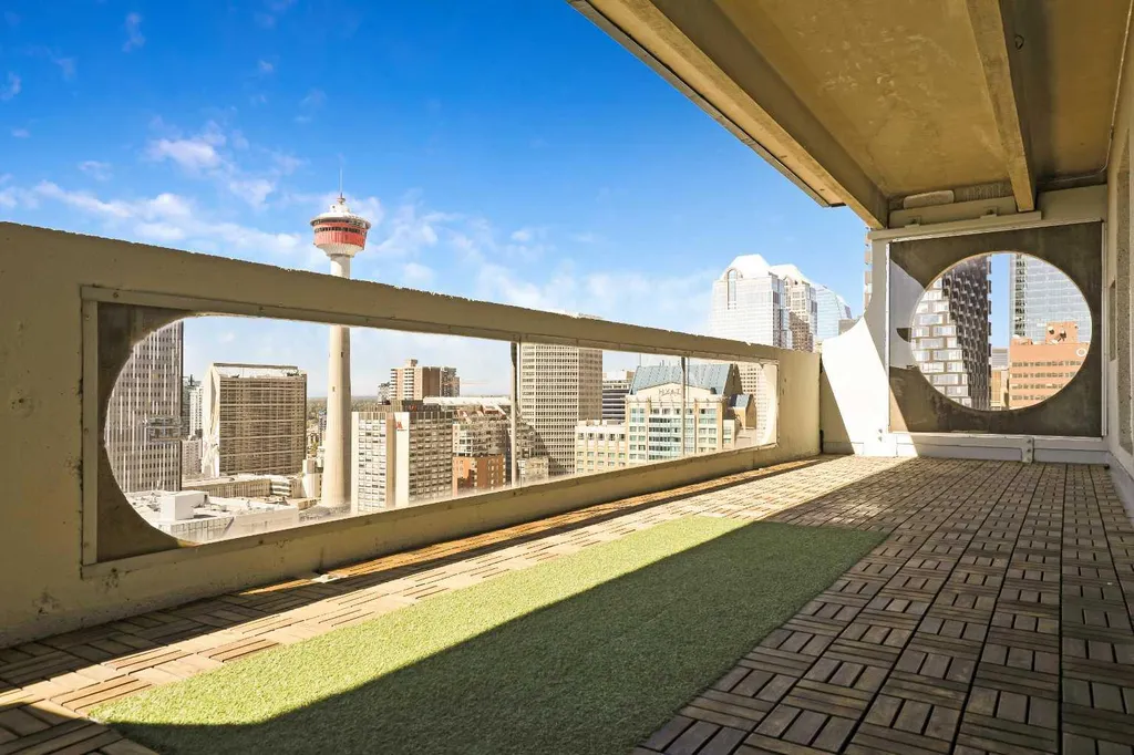 221 6 Avenue SE Calgary AB T2G 4Z9