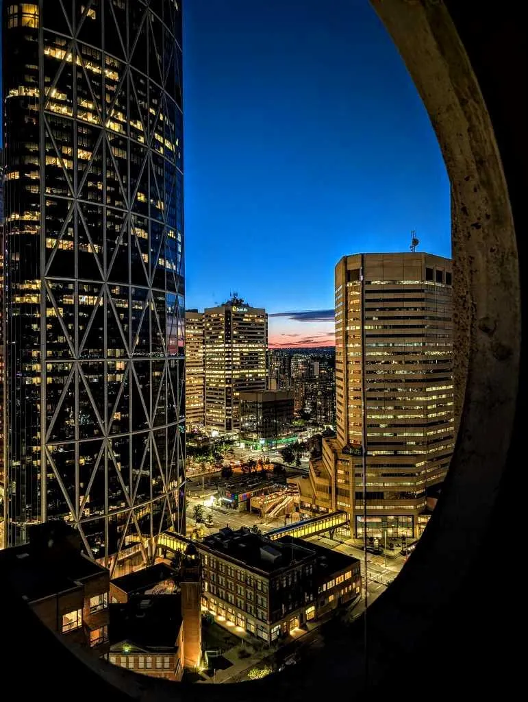 221 6 Avenue SE Calgary AB T2G 4Z9