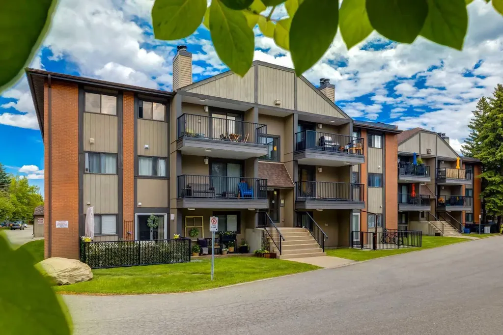 13045 6 Street SW Calgary AB T2W 5H1