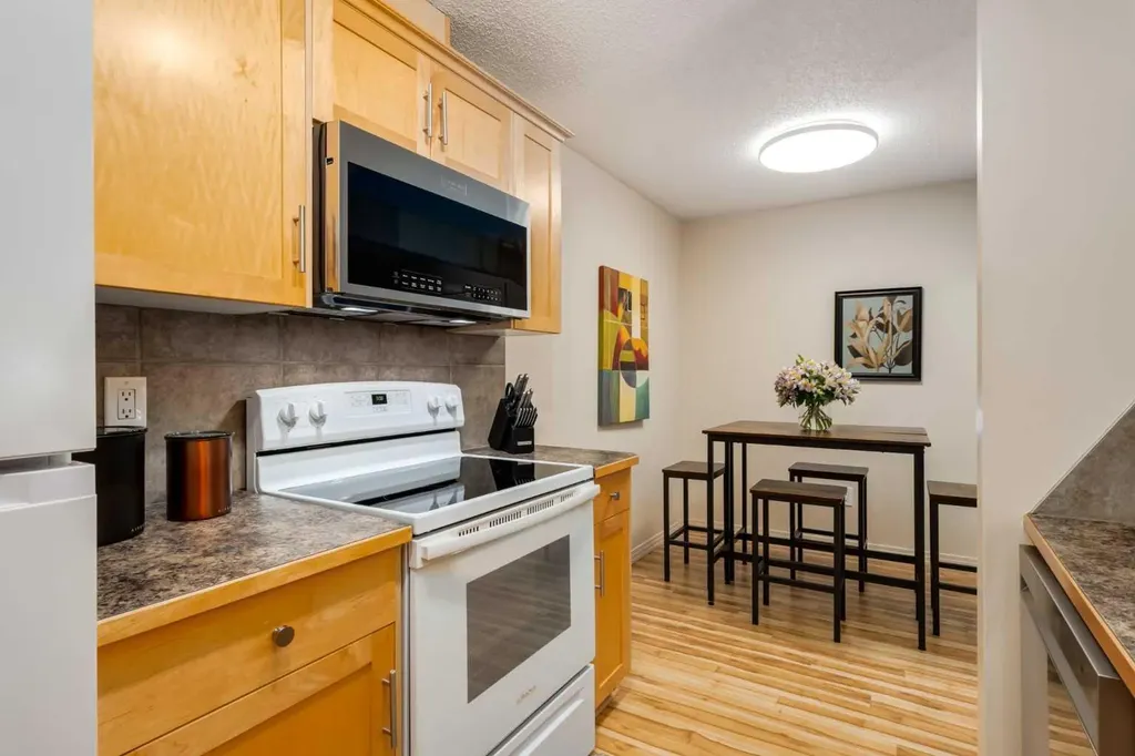 13045 6 Street SW Calgary AB T2W 5H1