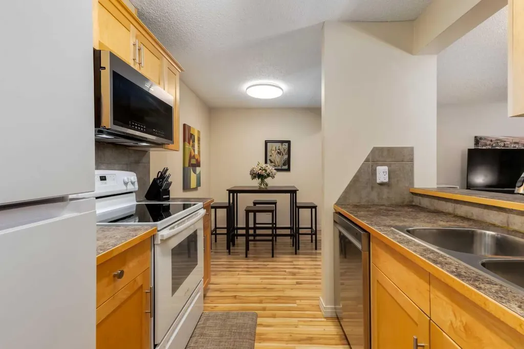 13045 6 Street SW Calgary AB T2W 5H1