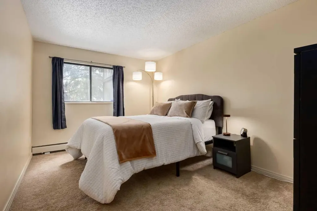 13045 6 Street SW Calgary AB T2W 5H1