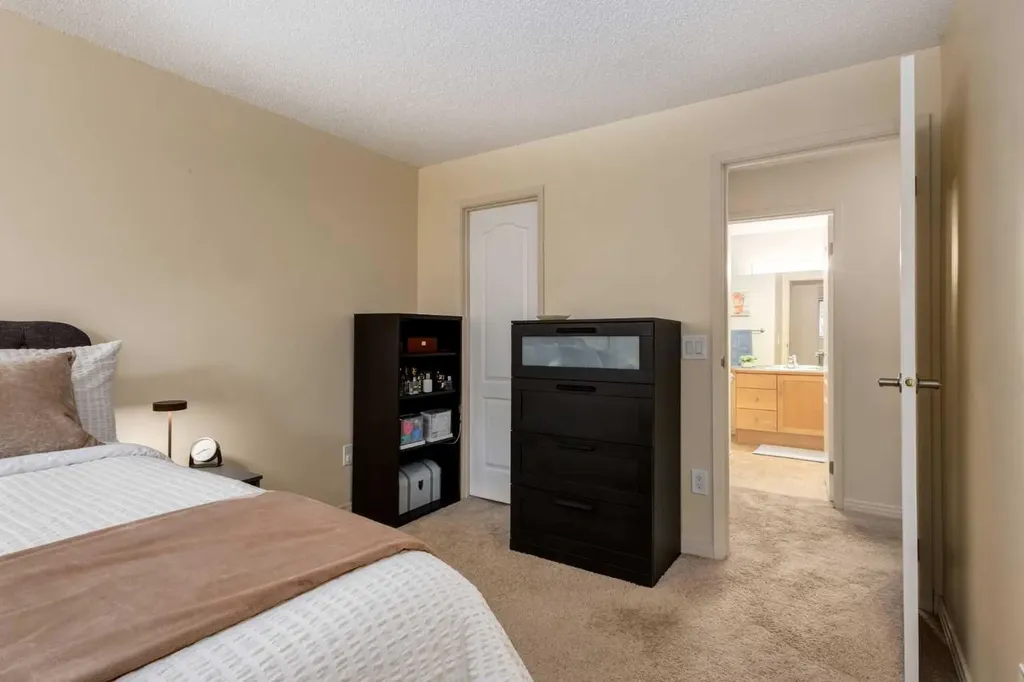 13045 6 Street SW Calgary AB T2W 5H1