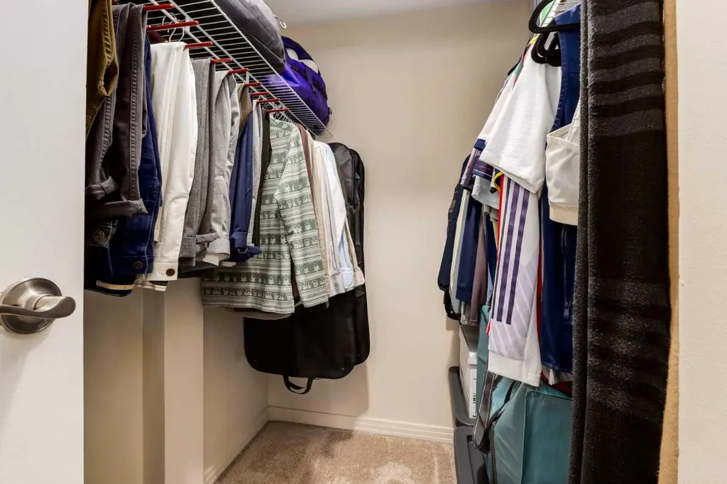 13045 6 Street SW Calgary AB T2W 5H1