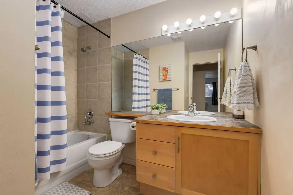 13045 6 Street SW Calgary AB T2W 5H1