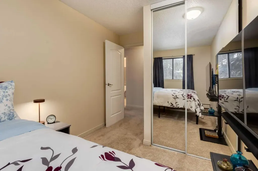 13045 6 Street SW Calgary AB T2W 5H1