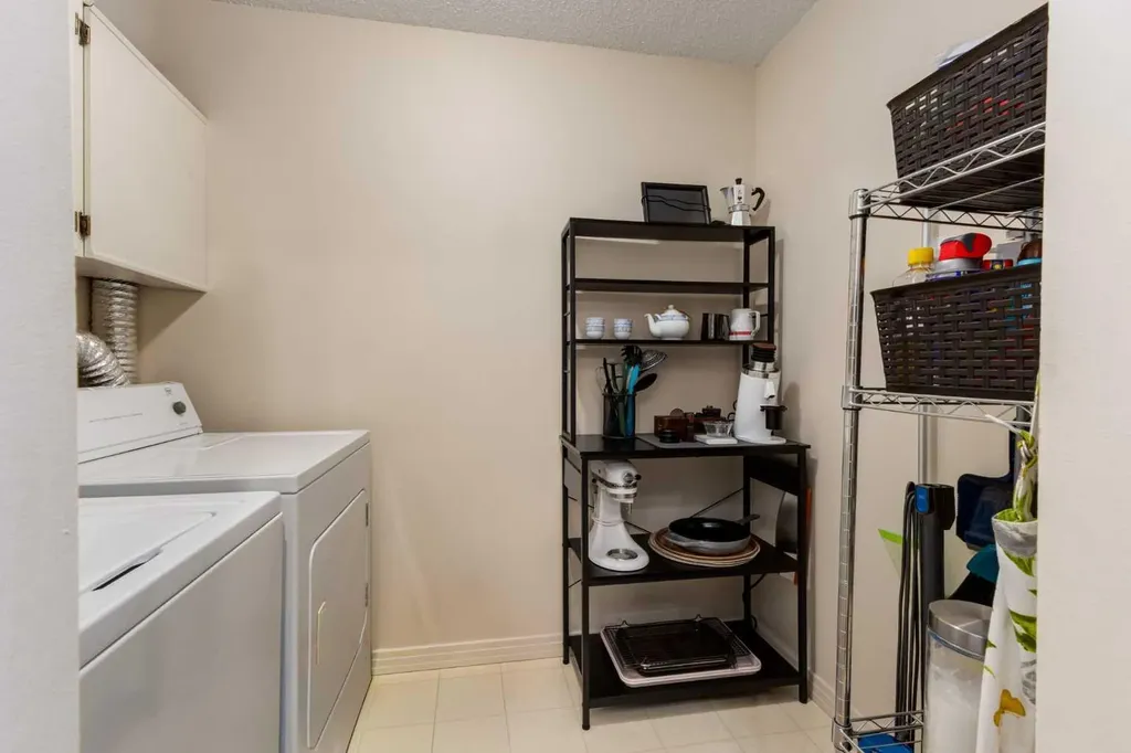 13045 6 Street SW Calgary AB T2W 5H1