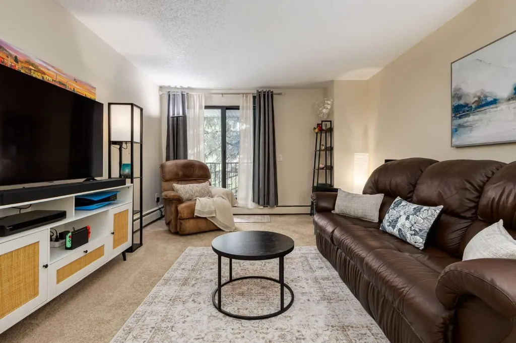 13045 6 Street SW Calgary AB T2W 5H1