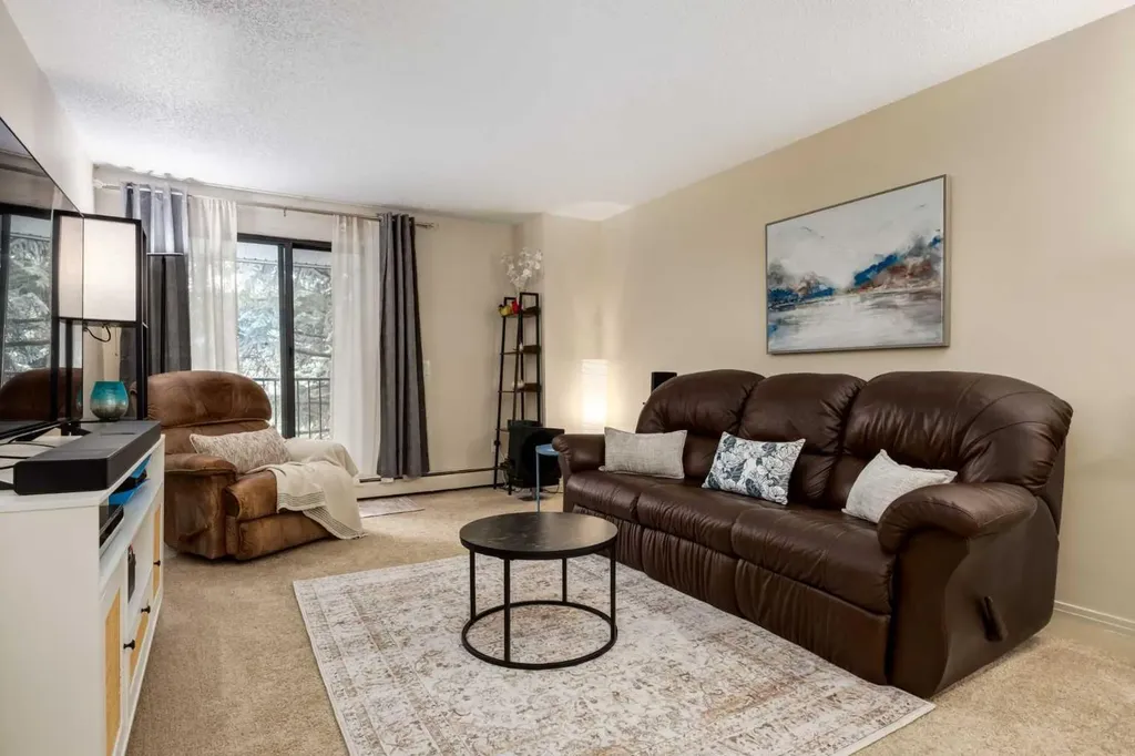 13045 6 Street SW Calgary AB T2W 5H1