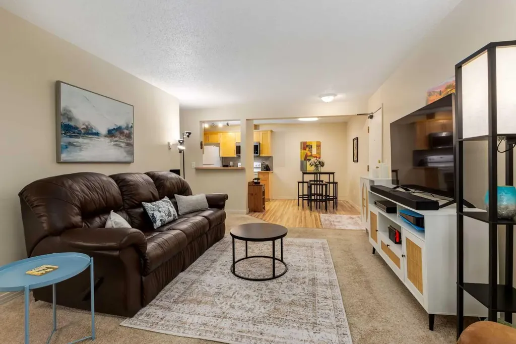 13045 6 Street SW Calgary AB T2W 5H1
