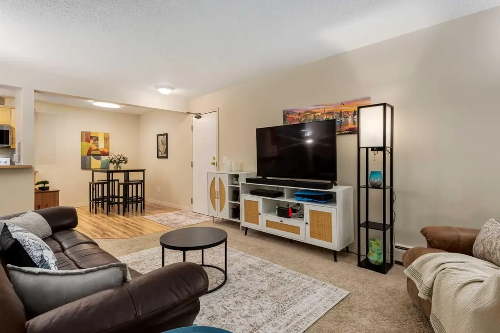 13045 6 Street SW Calgary AB T2W 5H1