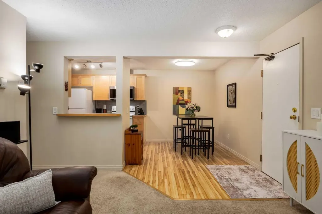 13045 6 Street SW Calgary AB T2W 5H1