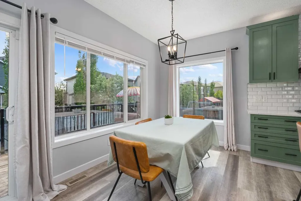 438 Luxstone Green SW Airdrie AB T4B 0A5