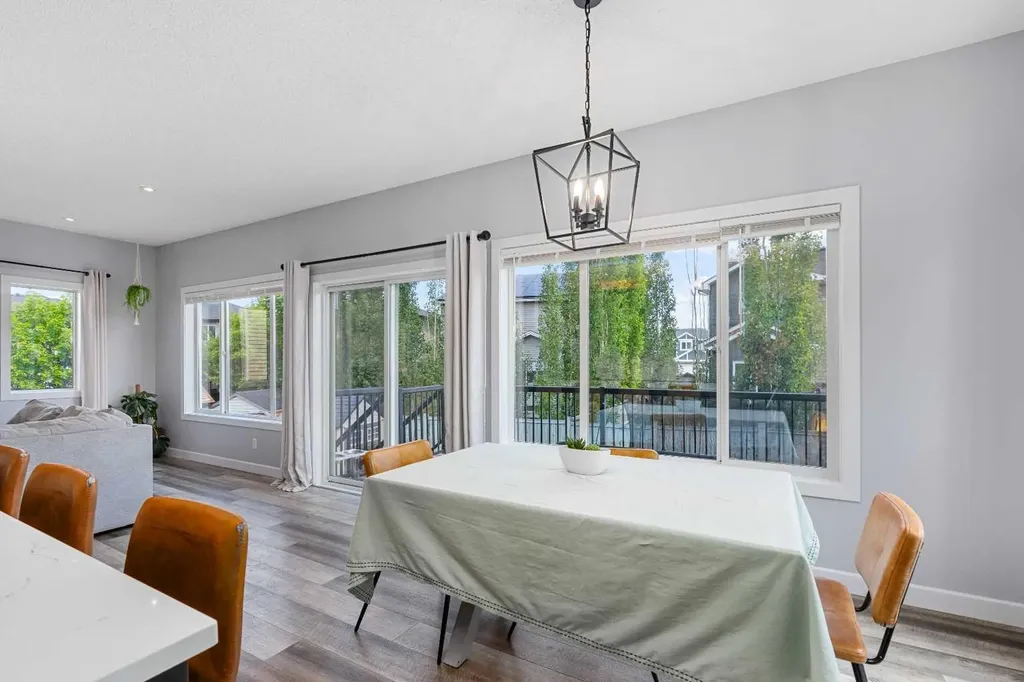 438 Luxstone Green SW Airdrie AB T4B 0A5