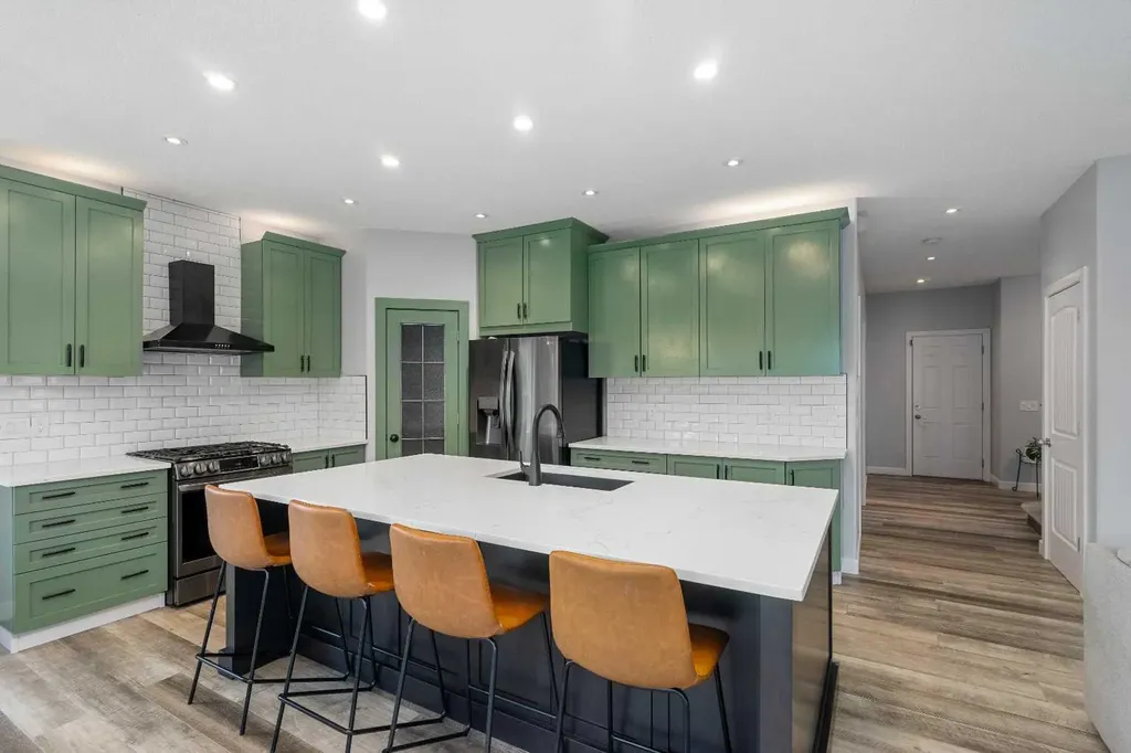 438 Luxstone Green SW Airdrie AB T4B 0A5