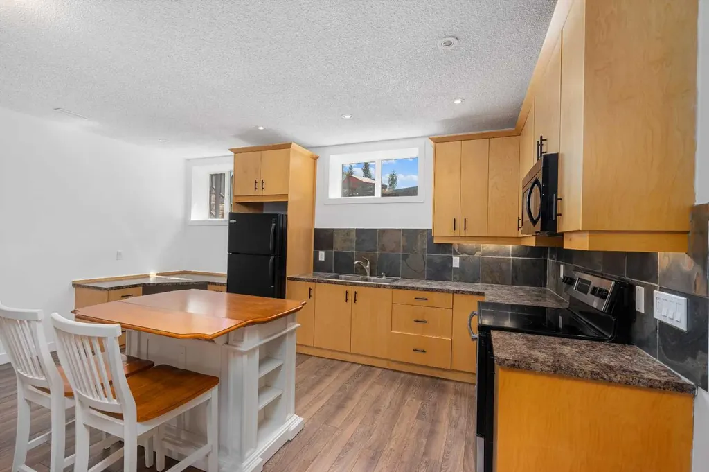 438 Luxstone Green SW Airdrie AB T4B 0A5
