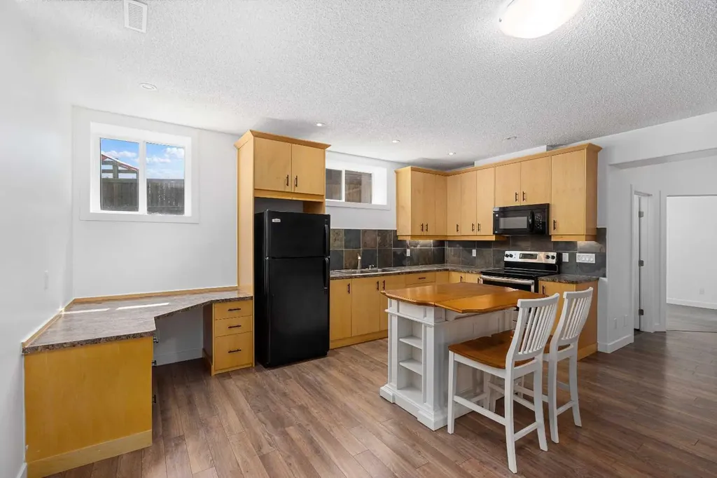 438 Luxstone Green SW Airdrie AB T4B 0A5