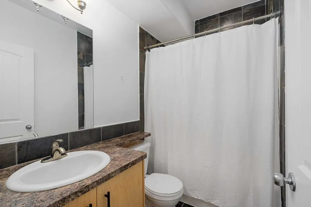 438 Luxstone Green SW Airdrie AB T4B 0A5