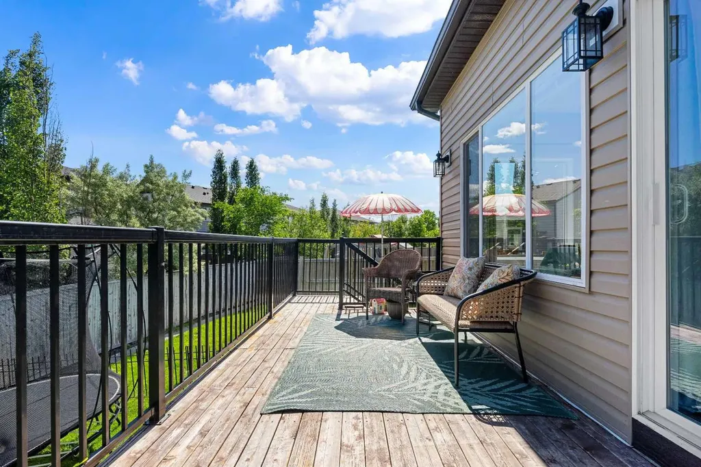 438 Luxstone Green SW Airdrie AB T4B 0A5